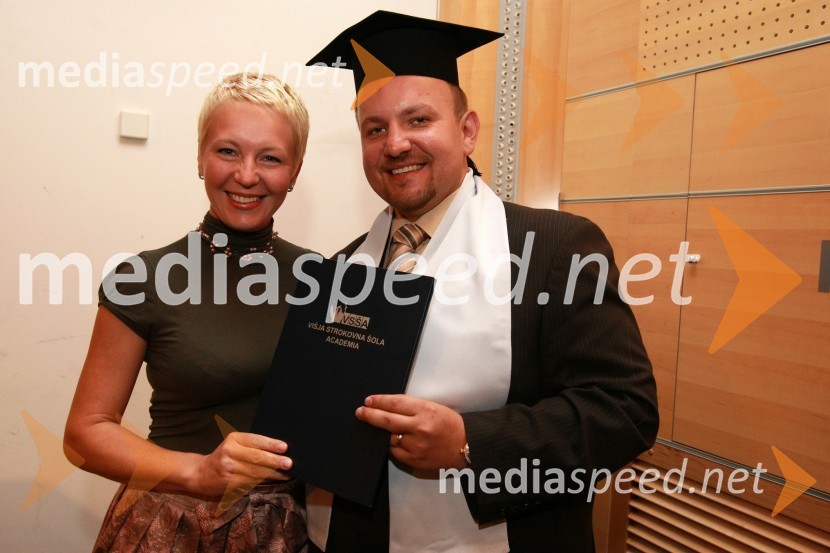 Diplomant VSŠ Academia15. obletnica poslovnega sistema Academia in svečana podelitev diplom Višje strokovne šole Academia