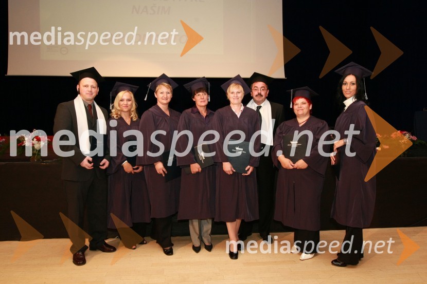 Diplomanti VSŠ Academia15. obletnica poslovnega sistema Academia in svečana podelitev diplom Višje strokovne šole Academia