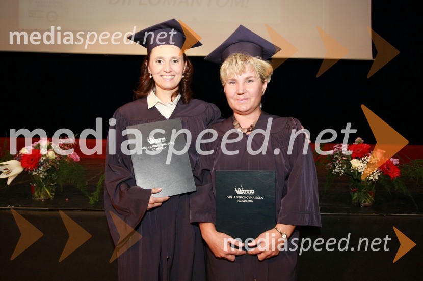 Diplomantki VSŠ Academia15. obletnica poslovnega sistema Academia in svečana podelitev diplom Višje strokovne šole Academia