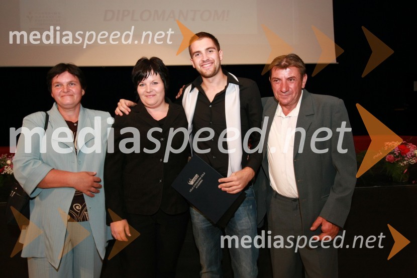 Diplomant VSŠ Academia15. obletnica poslovnega sistema Academia in svečana podelitev diplom Višje strokovne šole Academia