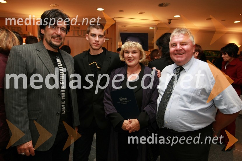 Diplomantka VSŠ Academia15. obletnica poslovnega sistema Academia in svečana podelitev diplom Višje strokovne šole Academia