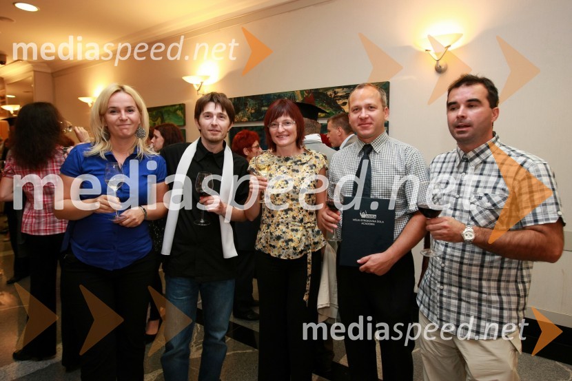 Diplomanti VSŠ Academia15. obletnica poslovnega sistema Academia in svečana podelitev diplom Višje strokovne šole Academia