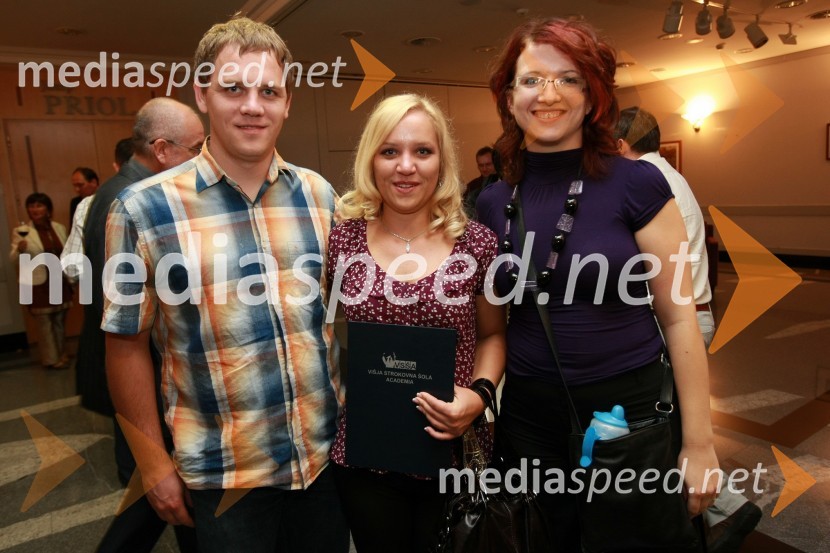 Diplomantka VSŠ Academia15. obletnica poslovnega sistema Academia in svečana podelitev diplom Višje strokovne šole Academia