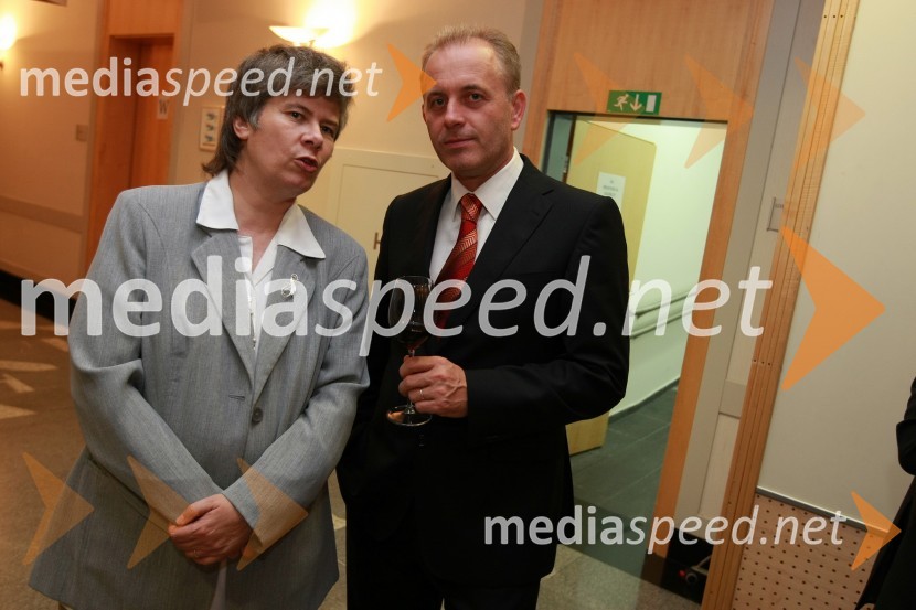 Mag. Mirjana Ivanuša-Bezjak, ravnateljica VSŠ Academia in Dušan Skernišak, Stavbar IGM15. obletnica poslovnega sistema Academia in svečana podelitev diplom Višje strokovne šole Academia