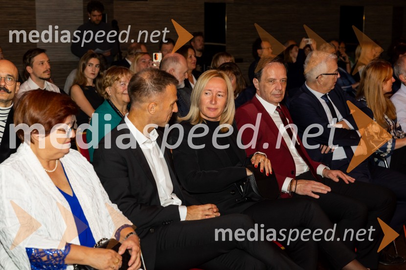  Varja Dolenc, članica uprave Mladinske knjige Založbe;  ... Cankarjeva založba praznovala 80 let