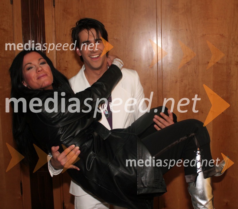 Rebeka Dremelj, Miss Slovenije 2001 in pevka in Domen Kumer, pevecPeta noč, snemanje oddaje televizije Net TV Mariborr