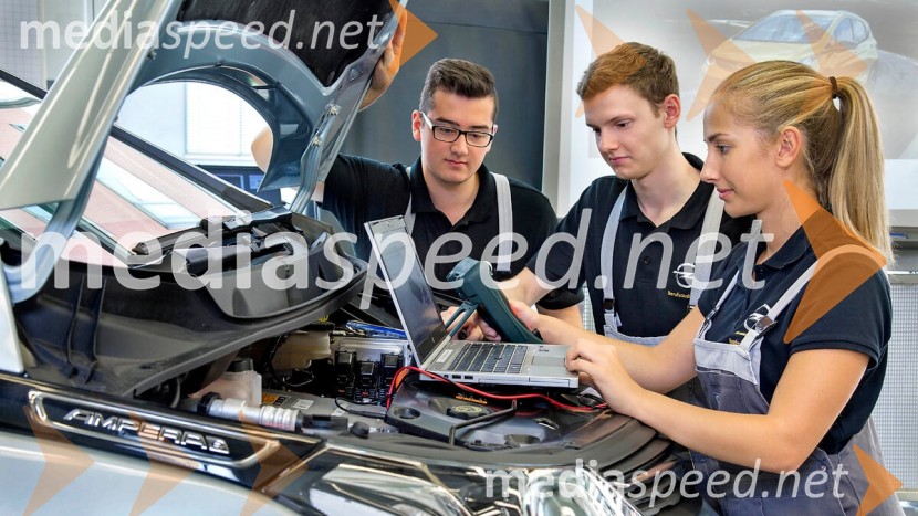 Opel postavlja nov standard zaupanja: 8 let brezskrbnosti z jamstvom FlexCare