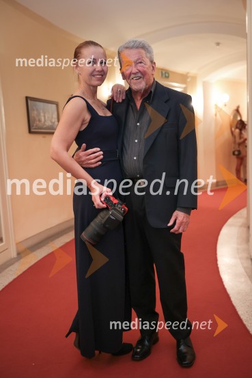  Darja Štravs Tisu, radijska voditeljica, glasbenica in fotografinja;  Stane Jerko, fotografPotovanje v Reims, premiera SNG Opera Ljubljana