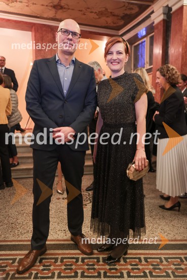  Marin Blažević, režiser; dr. Asta Vrečko, ministrica za kulturoPotovanje v Reims, premiera SNG Opera Ljubljana