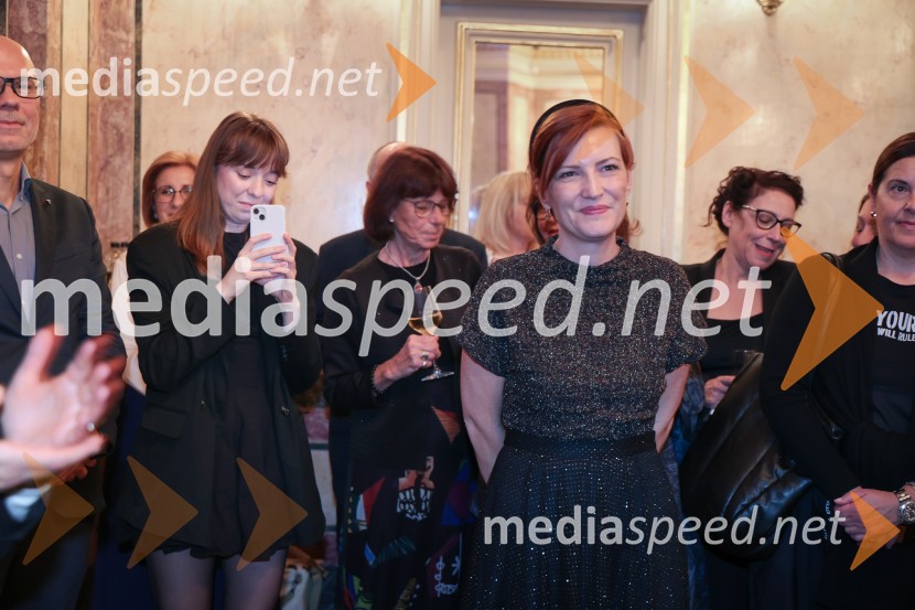 dr. Asta Vrečko, ministrica za kulturoPotovanje v Reims, premiera SNG Opera Ljubljana