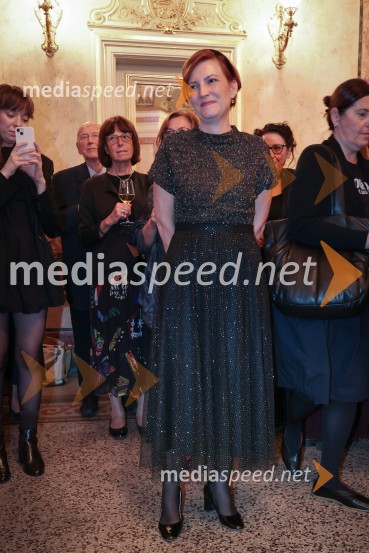  Asta Vrečko, kritičarka, recenzentka, kuratorka in pedagoginjaPotovanje v Reims, premiera SNG Opera Ljubljana