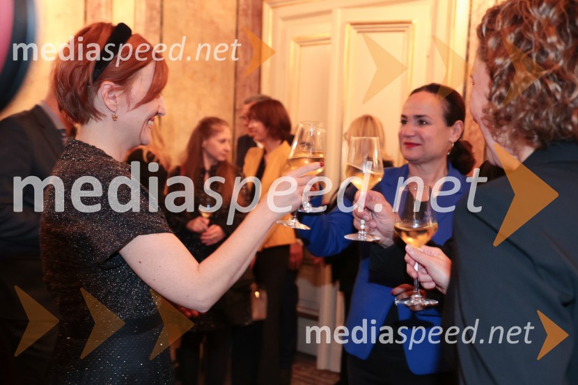 dr. Asta Vrečko, ministrica za kulturo;  Iva Hraste Sočo, direktorica, Hrvatsko narodno kazalište ZagrebPotovanje v Reims, premiera SNG Opera Ljubljana