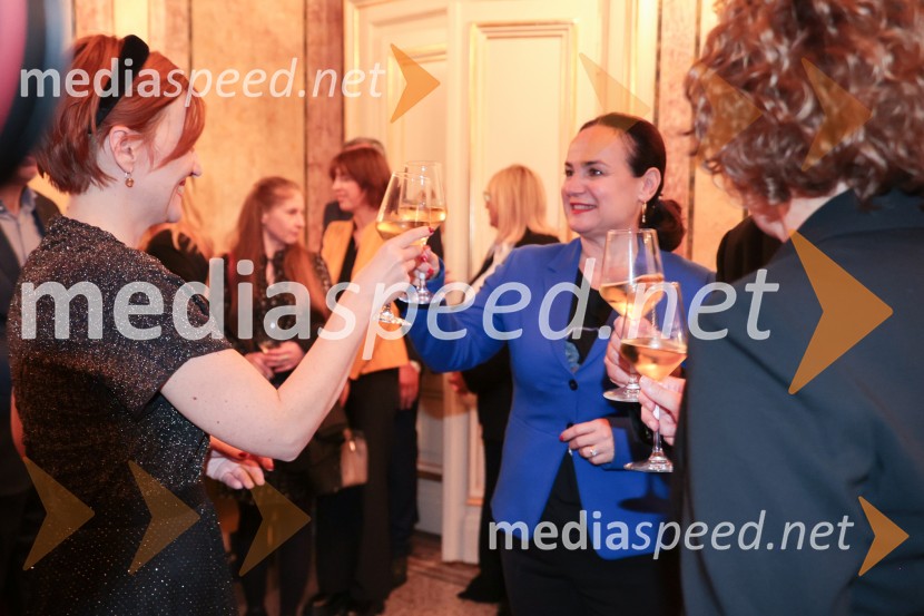 dr. Asta Vrečko, ministrica za kulturo;  Iva Hraste Sočo, direktorica, Hrvatsko narodno kazalište ZagrebPotovanje v Reims, premiera SNG Opera Ljubljana