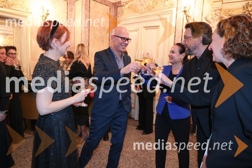 dr. Asta Vrečko, ministrica za kulturo;  Marin Blažević, režiser;  Iva Hraste Sočo, direktorica, Hrvatsko narodno kazalište Zagreb;  Marko  Hribernik, direktor SNG Opera in balet Ljubljana;  Simona JeralaPotovanje v Reims, premiera SNG Opera Ljubljana