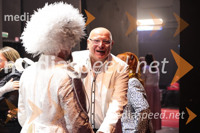  Nace Junkar, operni pevecPotovanje v Reims, premiera SNG Opera Ljubljana