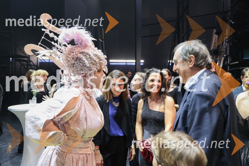  ... ;  ... ;  ... ;  Katarina Babnik, psihologinjaPotovanje v Reims, premiera SNG Opera Ljubljana