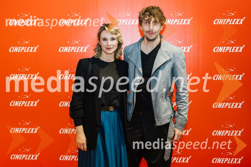  Iva Krajnc Bagola, igralka;  Aljoša Bagola, kreativni direktor, kolumnist, predavatelj in knjižni avtorElvis Škorc, zgodba o fantu, ki svet vidi po svoje, premiera