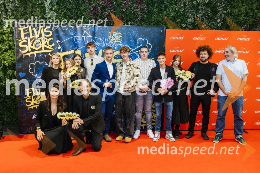  Iva Krajnc Bagola, igralka;  Manca Dorrer, igralka;  Kiara  Kenig, igralka;  Frida  Bratuš, igralka;  Radovan  Mišić, producent;  Peter  Perme, igralec;  Maks  Peštaj Zevnik, igralec;  Til Pučko, igralec;  Emil Kulović, igralec;  Arne  Duhovnik, igralec;  Hana Majdič, igraka;  Janez Dovč, glasbenik;  ... Elvis Škorc, zgodba o fantu, ki svet vidi po svoje, premiera