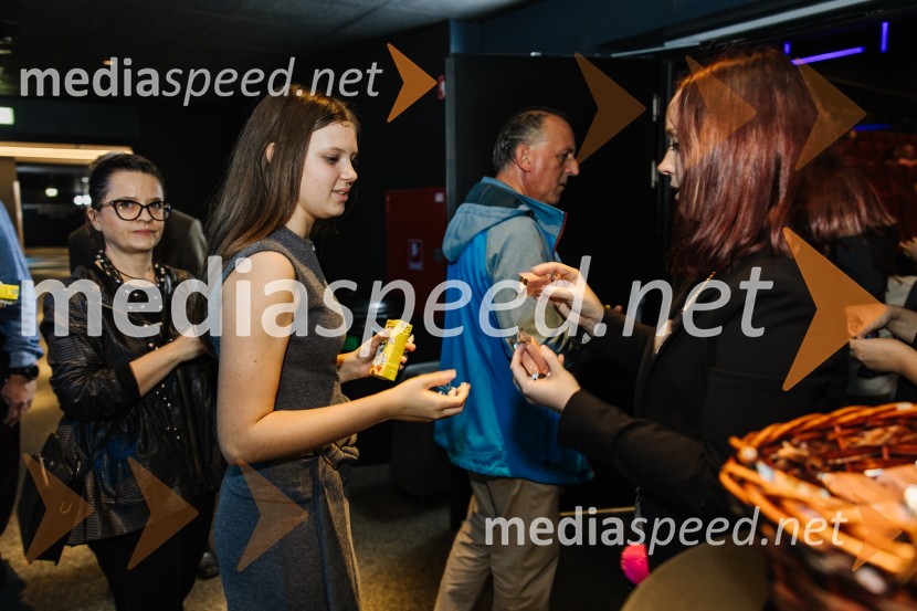  ... ;  Frida  Bratuš, igralkaElvis Škorc, zgodba o fantu, ki svet vidi po svoje, premiera