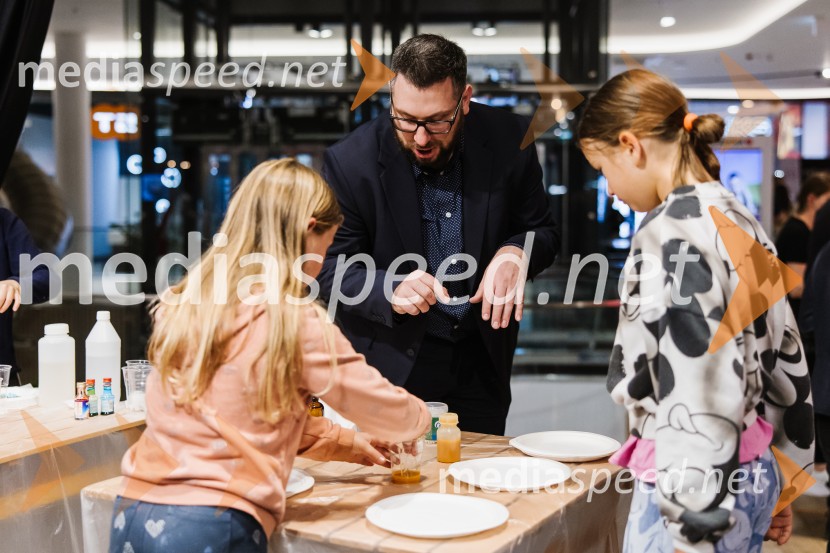 Elvis Škorc, zgodba o fantu, ki svet vidi po svoje, premiera