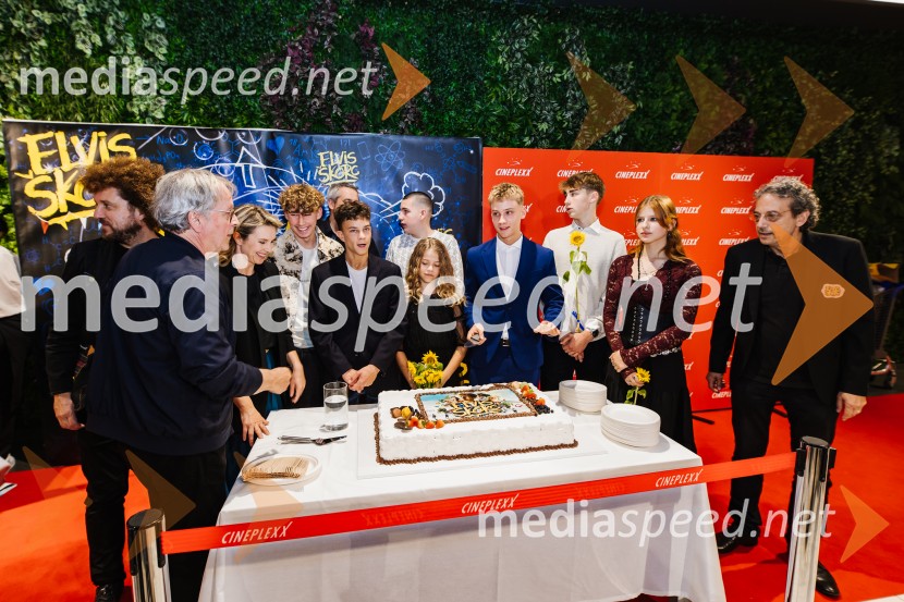  Janez Dovč, glasbenik;  Iva Krajnc Bagola, igralka;  Til Pučko, igralec;  Arne  Duhovnik, igralec;  Emil Kulović, igralec;  Kiara  Kenig, igralka;  Maks  Peštaj Zevnik, igralec;  Peter  Perme, igralec;  Hana Majdič, igraka;  Radovan  Mišić, producentElvis Škorc, zgodba o fantu, ki svet vidi po svoje, premiera