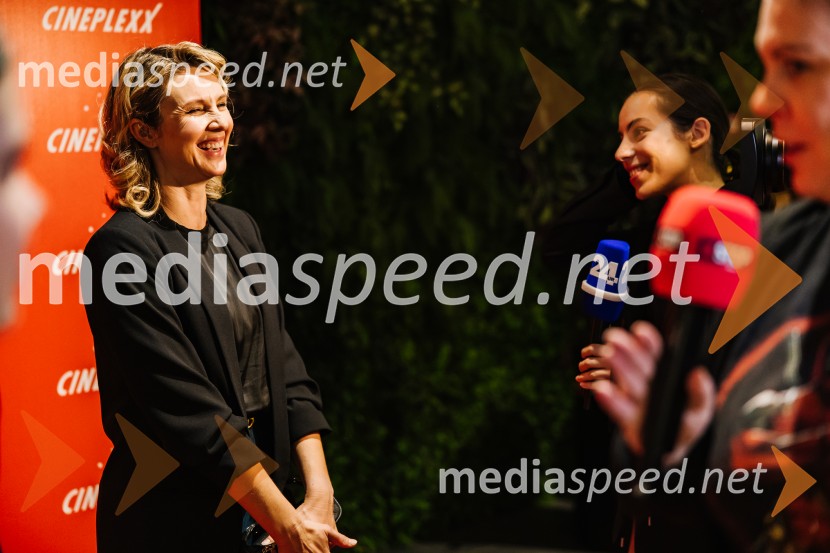  Iva Krajnc Bagola, igralka;  ... Elvis Škorc, zgodba o fantu, ki svet vidi po svoje, premiera