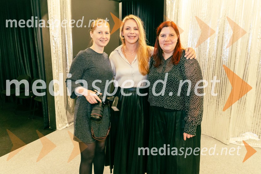  Katja Kodba, fotografinja;  Barbara Svetek, vodja službe za marketing SNG Drama Ljubljana;  Teja Pelko, novinarkaPrva beseda je mama, Vranica - dvojna premiera SNG Drama Ljubljana