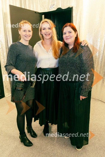  Katja Kodba, fotografinja;  Barbara Svetek, vodja službe za marketing SNG Drama Ljubljana;  Teja Pelko, novinarkaPrva beseda je mama, Vranica - dvojna premiera SNG Drama Ljubljana