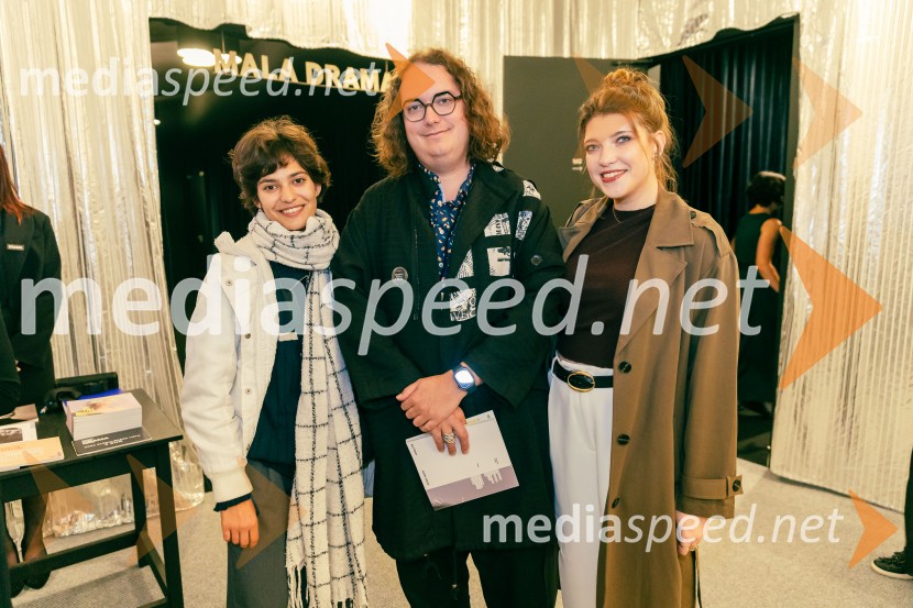  ... ;  Gašper Stražišar, novinar, gledališki in literarni kritik;  ... Prva beseda je mama, Vranica - dvojna premiera SNG Drama Ljubljana