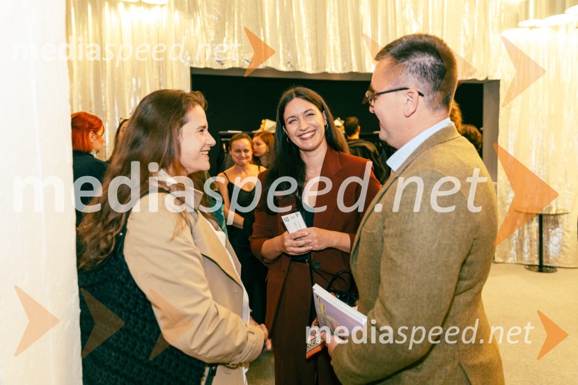  ... ;  Pia Vatovec, režiserkaPrva beseda je mama, Vranica - dvojna premiera SNG Drama Ljubljana