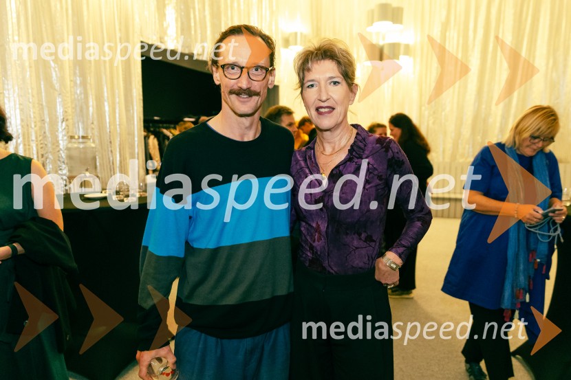  Marko  Mandić, igralec;  Vesna Jurca Tadel, ravnateljica SNG Drama LjubljanaPrva beseda je mama, Vranica - dvojna premiera SNG Drama Ljubljana