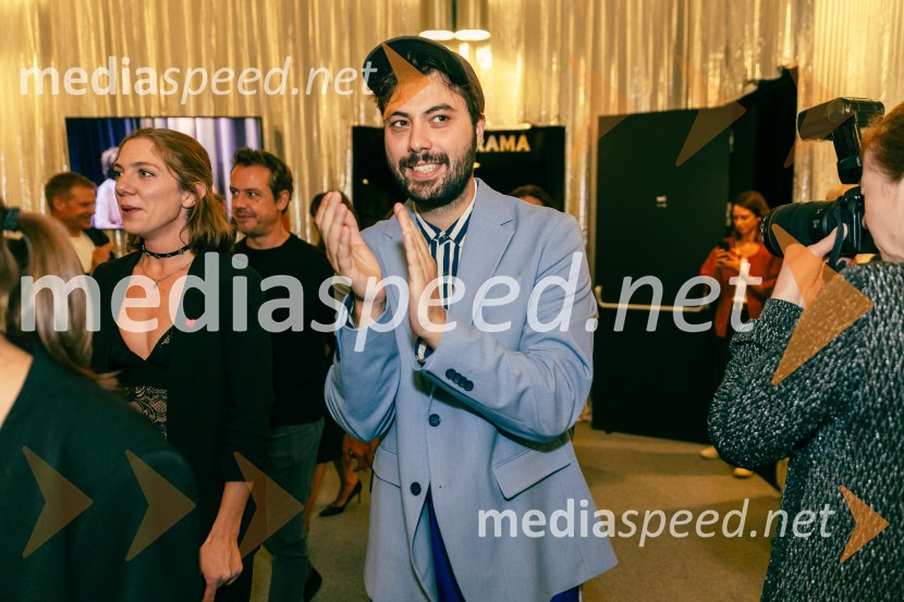  Eva Jesenovec, igralka;  Benjamin Krnetić, igralecPrva beseda je mama, Vranica - dvojna premiera SNG Drama Ljubljana