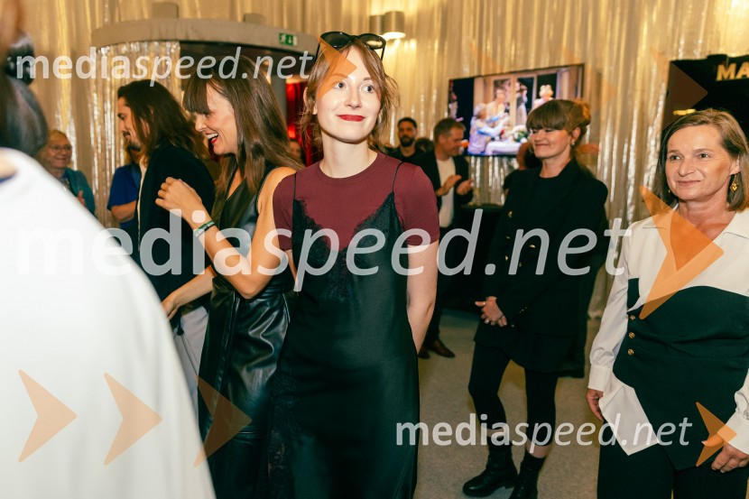  Tina Vrbnjak, igralka;  Nika  Šoštarič, študentka dramaturgijePrva beseda je mama, Vranica - dvojna premiera SNG Drama Ljubljana