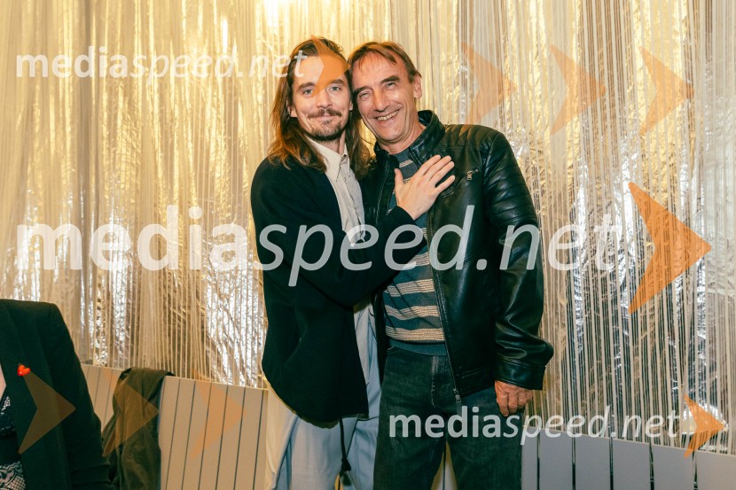  Klemen Janežič, igralec, koreograf;  Robert Prebil, igralecPrva beseda je mama, Vranica - dvojna premiera SNG Drama Ljubljana