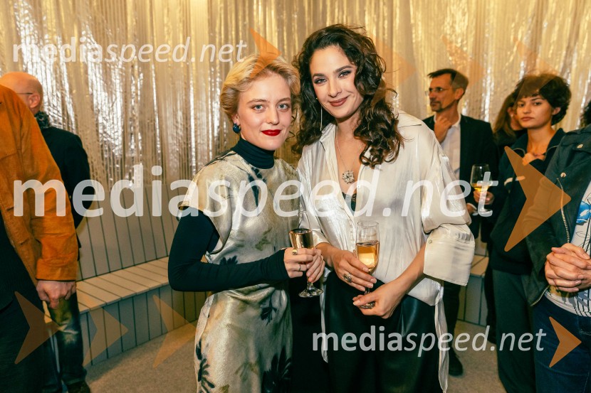  Kaja Petrovič, igralka;  Saša Pavlin Stošić, igralkaPrva beseda je mama, Vranica - dvojna premiera SNG Drama Ljubljana