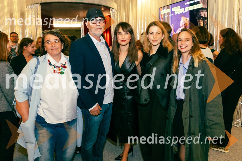  ... ;  Tina Vrbnjak, igralka;  Mariša  Milovanović, asistentka produkcije;  ... Prva beseda je mama, Vranica - dvojna premiera SNG Drama Ljubljana