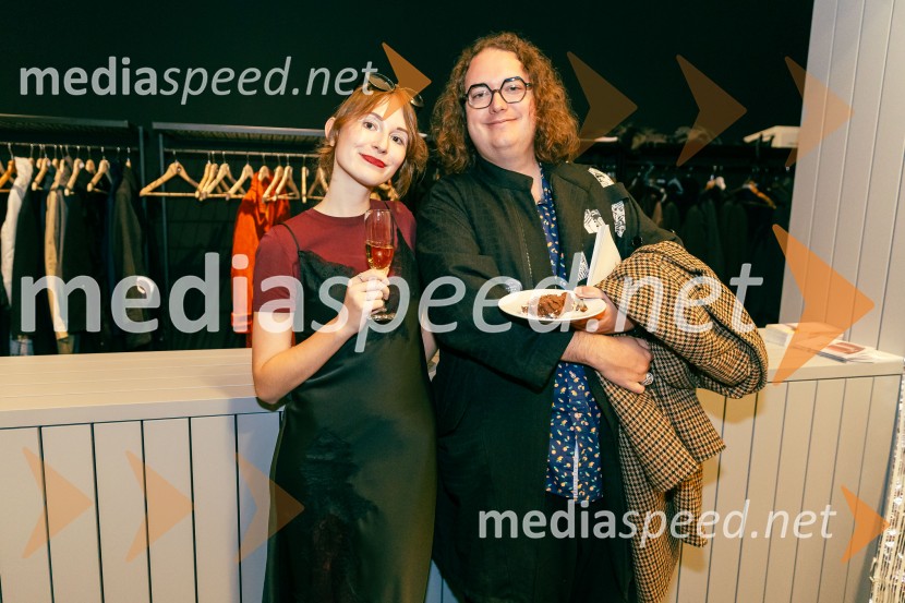  Nika Šoštarič, dramaturginja;  Gašper  Stražišar, novinar, gledališki in literarni kritikPrva beseda je mama, Vranica - dvojna premiera SNG Drama Ljubljana