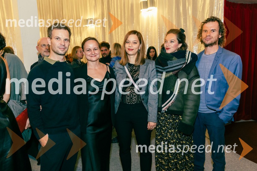  ... ;  ... ;  Brina Klampfer Merčnik, režiserka;  ... ;  ... ;  ... Prva beseda je mama, Vranica - dvojna premiera SNG Drama Ljubljana