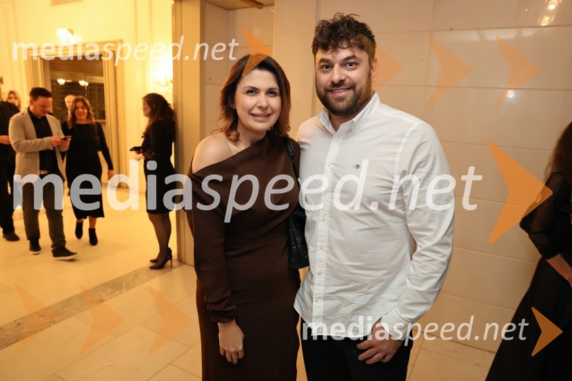  Eva Lozina, blogerka Nepopolna mama, kabinet župana MO Maribor;  Andraž  FištravecMuzikal Evita, premiera na odru SNG Maribor