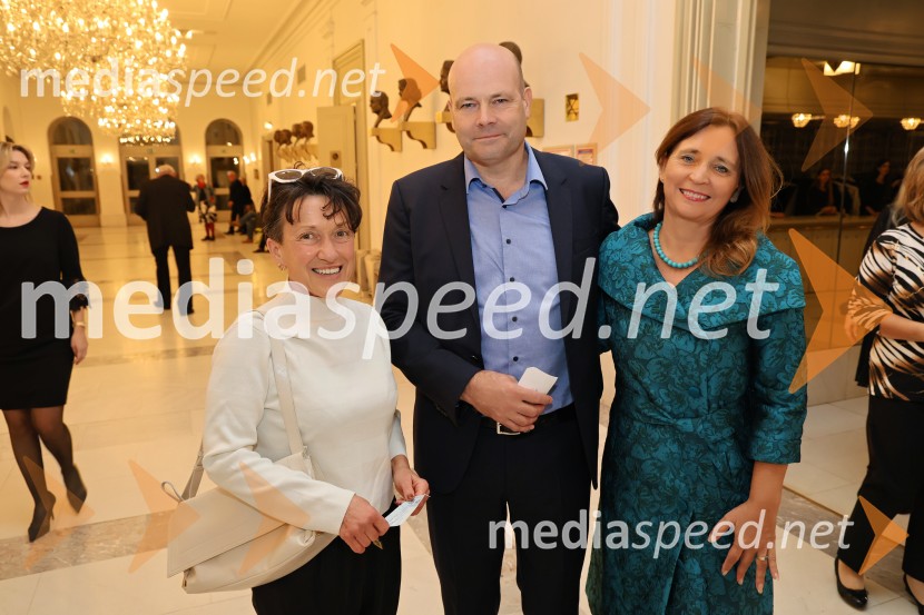  ... ;  Jure Fišer, direktor Surovine; prof. dr. Suzana  Žilič Fišer , predstojnica Inštituta za medijske komunikacije na FERIMuzikal Evita, premiera na odru SNG Maribor