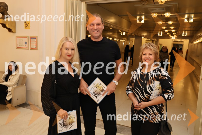  Tina Šrot, novinarka Uredništva oddaj o kulturi na TV SLO;  Dejan Juravič, urednik za operno glasbo na Radiu Ars;  Darja Korez Korenčan,  novinarka Uredništva oddaj o kulturi na TV SLOMuzikal Evita, premiera na odru SNG Maribor