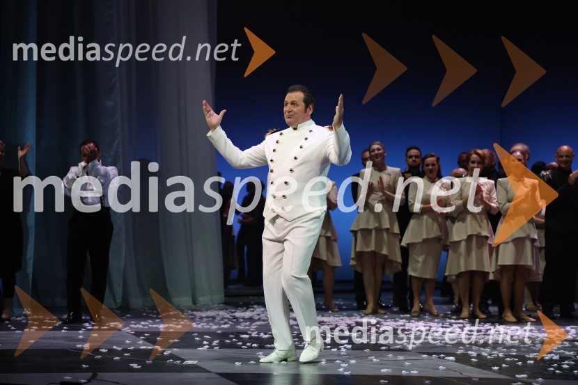  Mike Sterling, pevecMuzikal Evita, premiera na odru SNG Maribor