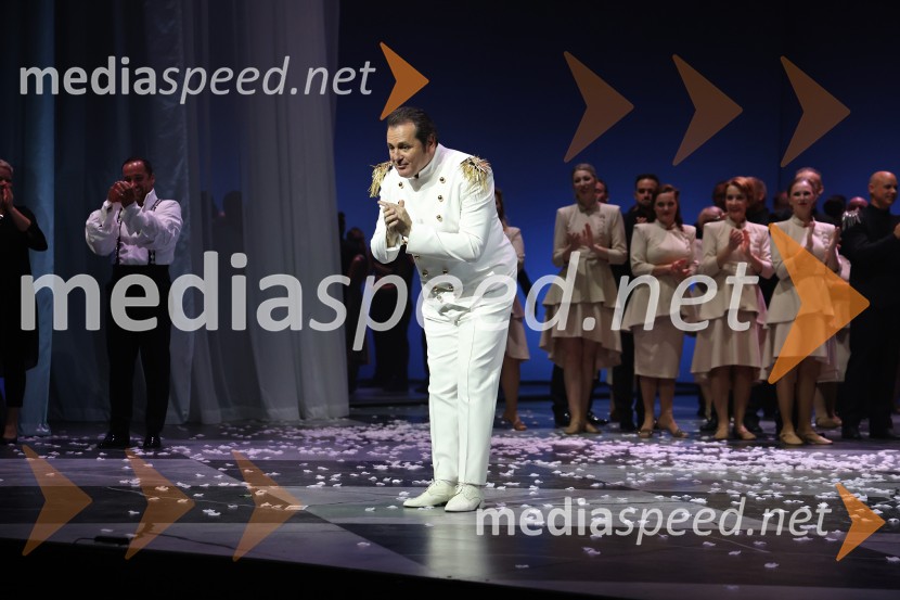  Mike Sterling, pevecMuzikal Evita, premiera na odru SNG Maribor