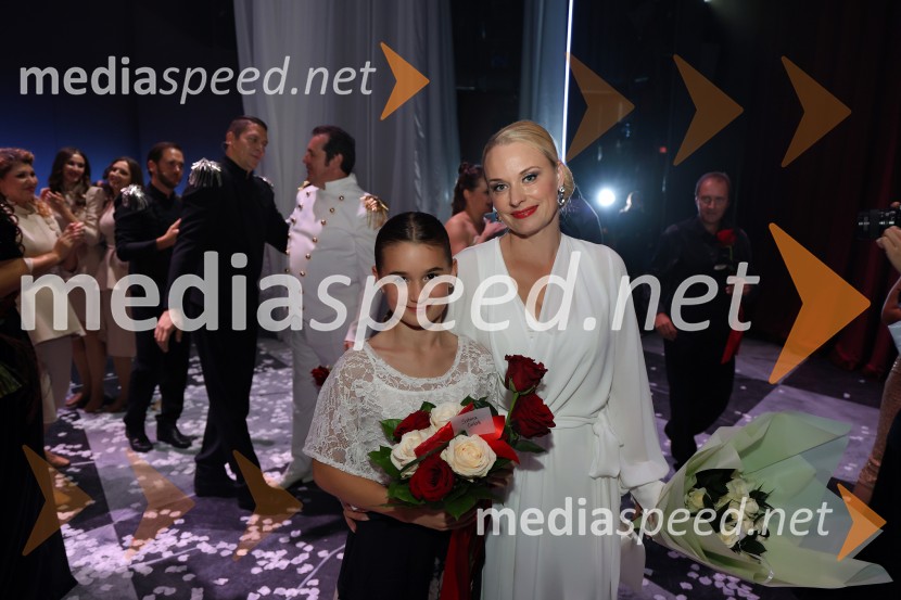  ... ;  Sabina  Cvilak, operna pevkaMuzikal Evita, premiera na odru SNG Maribor