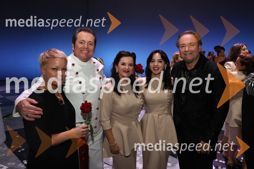  Zsuzsa Budavari Novak, zborovodkinja;  Mike Sterling, pevec;  ... ;  ... ;  Patrik Greblo, dirigentMuzikal Evita, premiera na odru SNG Maribor