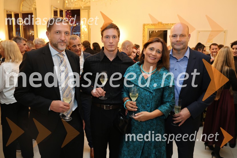  Klemen Boštjančič, minister za finance;  Danilo Rošker, direktor SNG Maribor;  ... ; prof. dr. Suzana  Žilič Fišer , predstojnica Inštituta za medijske komunikacije na FERI;  Jure Fišer, direktor SurovineMuzikal Evita, premiera na odru SNG Maribor