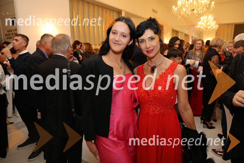  ... ;  dr. Jerca  Legan, antropologinja in strokovnjakinja za strateške komunikacijeMuzikal Evita, premiera na odru SNG Maribor