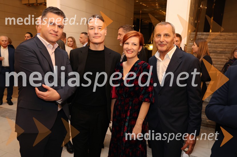  Toni Tovornik, generalni sekretar na Ministrstvu za kulturo;  Saša Krajnc, TV Voditelj, RTV; dr. Asta Vrečko, ministrica za kulturo;  Danilo Rošker, direktor SNG MariborMuzikal Evita, premiera na odru SNG Maribor