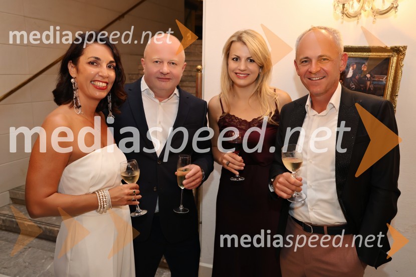  Barbara Orozel Riedl;  Tomaž Riedl, direktor, Riedl group;  Katja Arsenovič, direktorica Rožmarin Hospitality Group;  ... Muzikal Evita, premiera na odru SNG Maribor