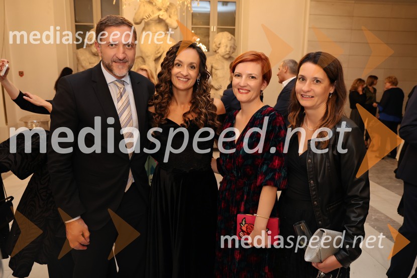  Klemen Boštjančič, minister za finance;  Svetlana  Dramlić, režiserka; dr. Asta Vrečko, ministrica za kulturo;  ... Muzikal Evita, premiera na odru SNG Maribor